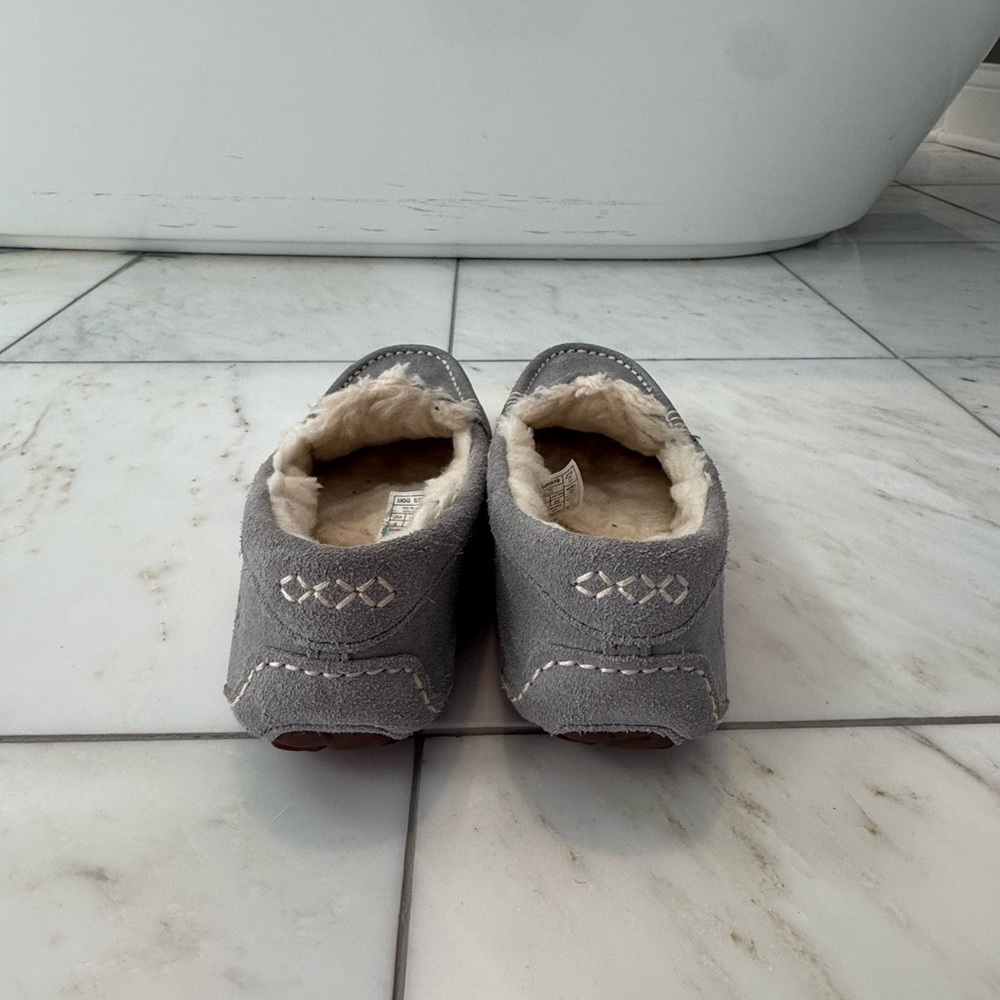 UGG Women’s Light Gray Ansley Water Resistant Suede Moccasin Slippers - Picture 5 of 11